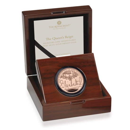 The Queen's Reign Honours and Investitures Złoto £5 2022 Proof
