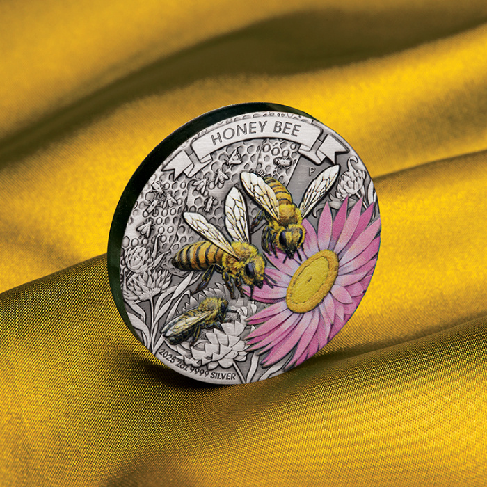 Australia: Honey Bee kolorowany 2 uncje Srebra 2025 Antiqued Coin