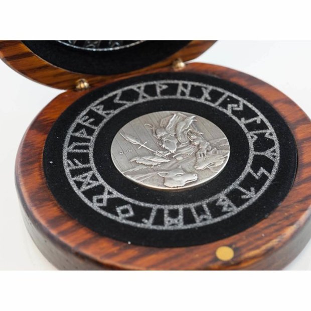 Niue: Vikings - Odin 2 uncje Srebra 2015 Proof Antiqued Coin 
