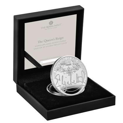 The Queen's Reign Honours and Investitures Srebro £5 2022 Proof